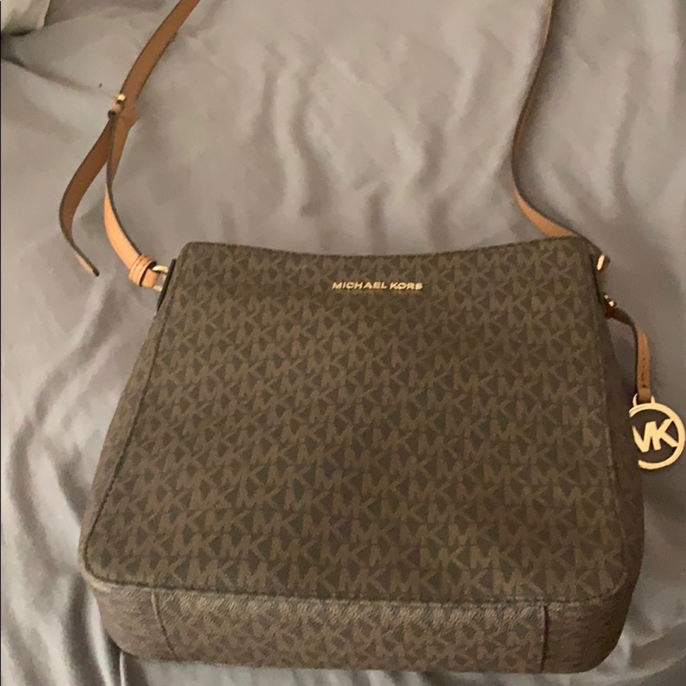 Michael Kors jet set travel purse